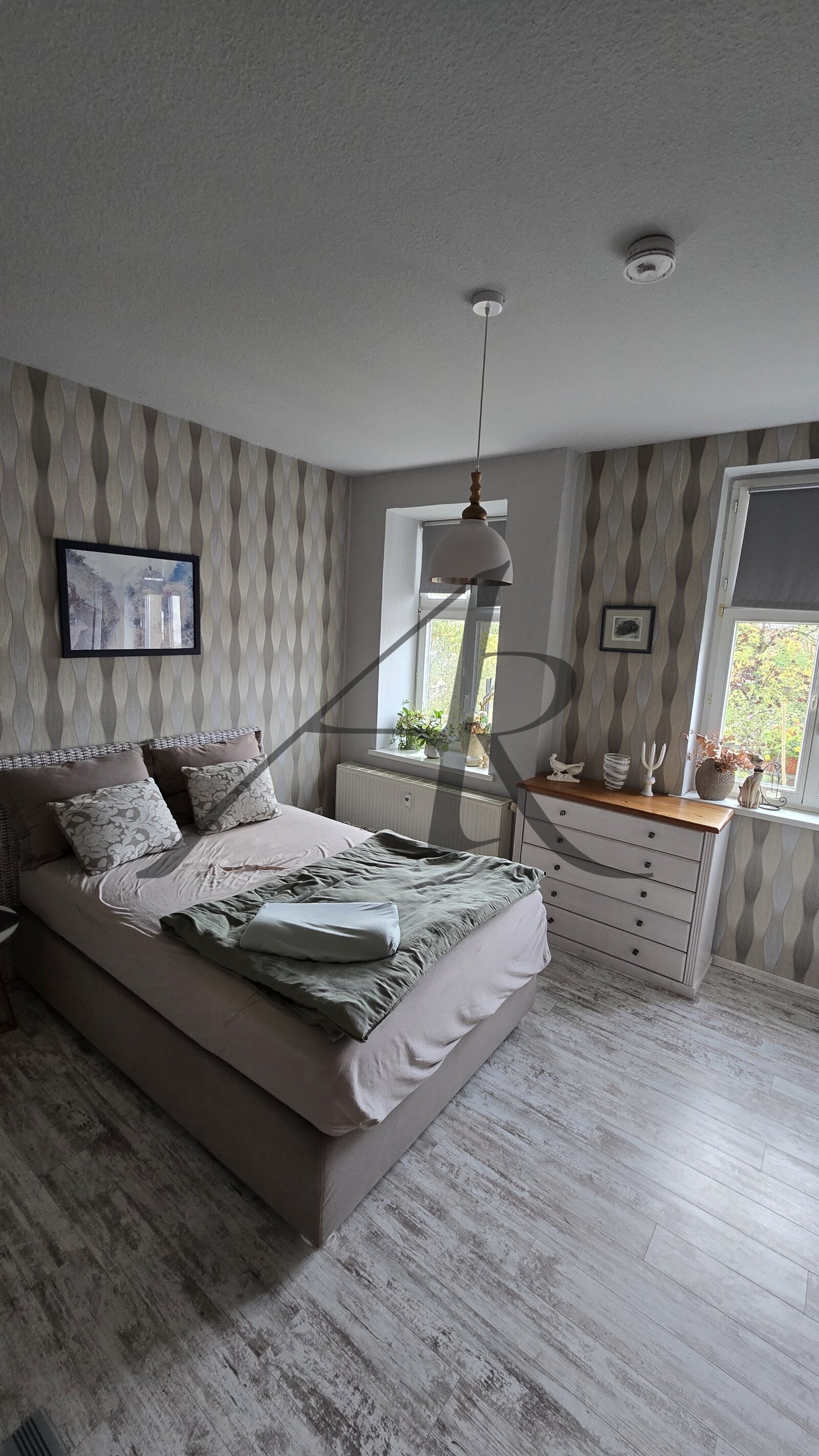 3-Zimmer-Altbauwohnung mit Balkon in toller Lage - zentrumsnah 3-Zimmer-Altbauwohnung mit Balkon in toller Lage - zentrumsnah