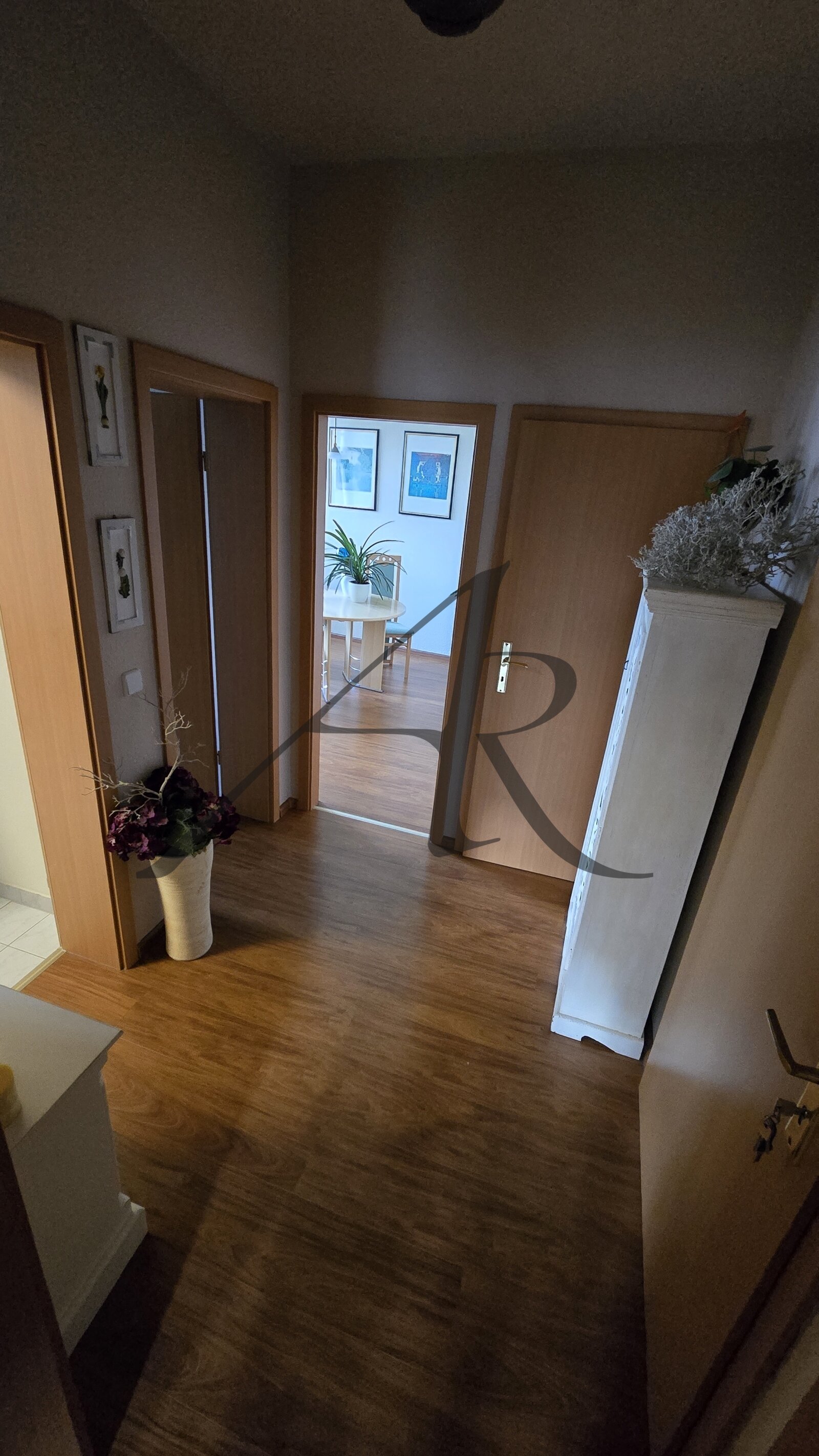 3-Zimmer-Altbauwohnung mit Balkon in toller Lage - zentrumsnah 3-Zimmer-Altbauwohnung mit Balkon in toller Lage - zentrumsnah