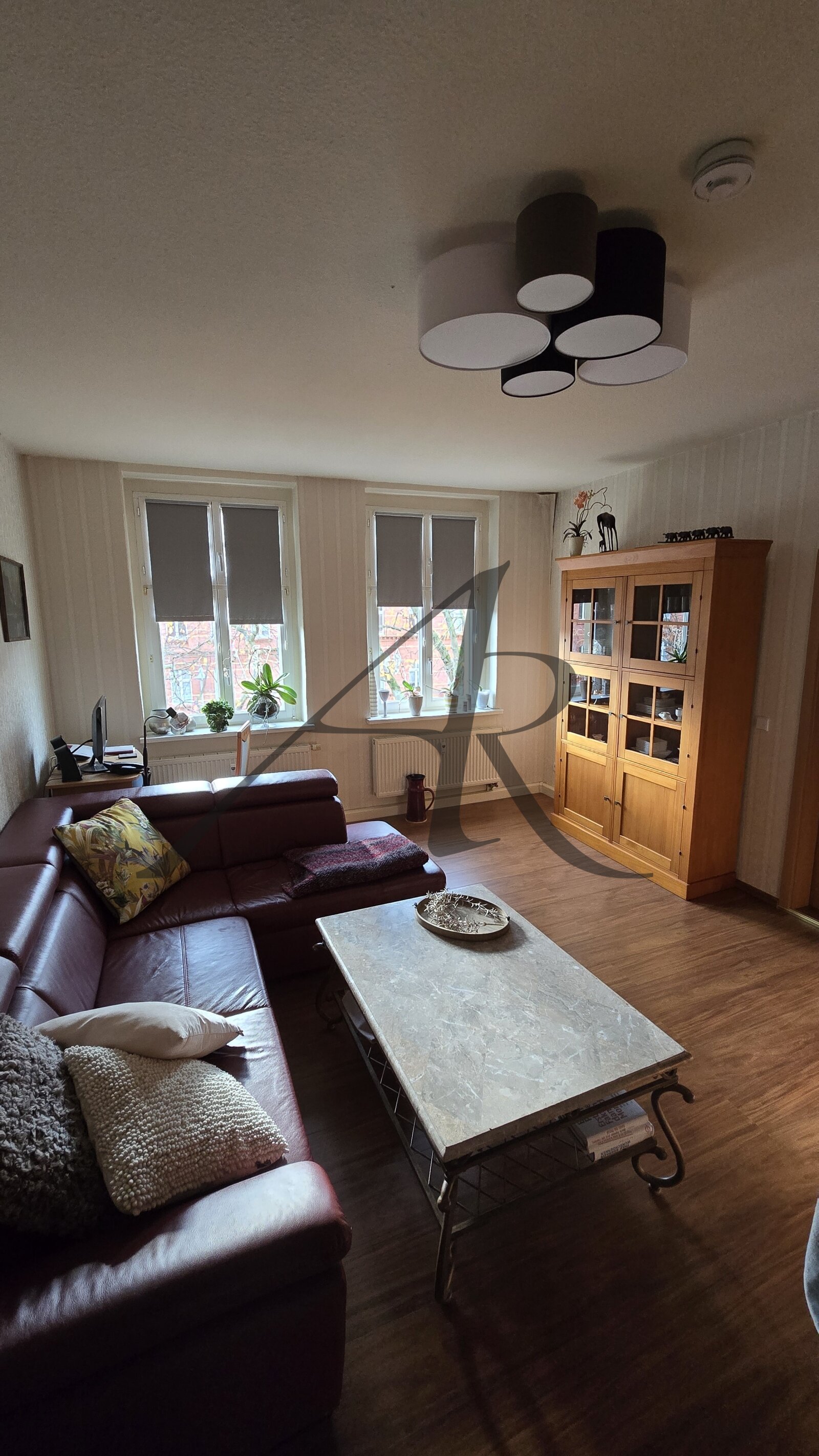 3-Zimmer-Altbauwohnung mit Balkon in toller Lage 3-Zimmer-Altbauwohnung mit Balkon in toller Lage