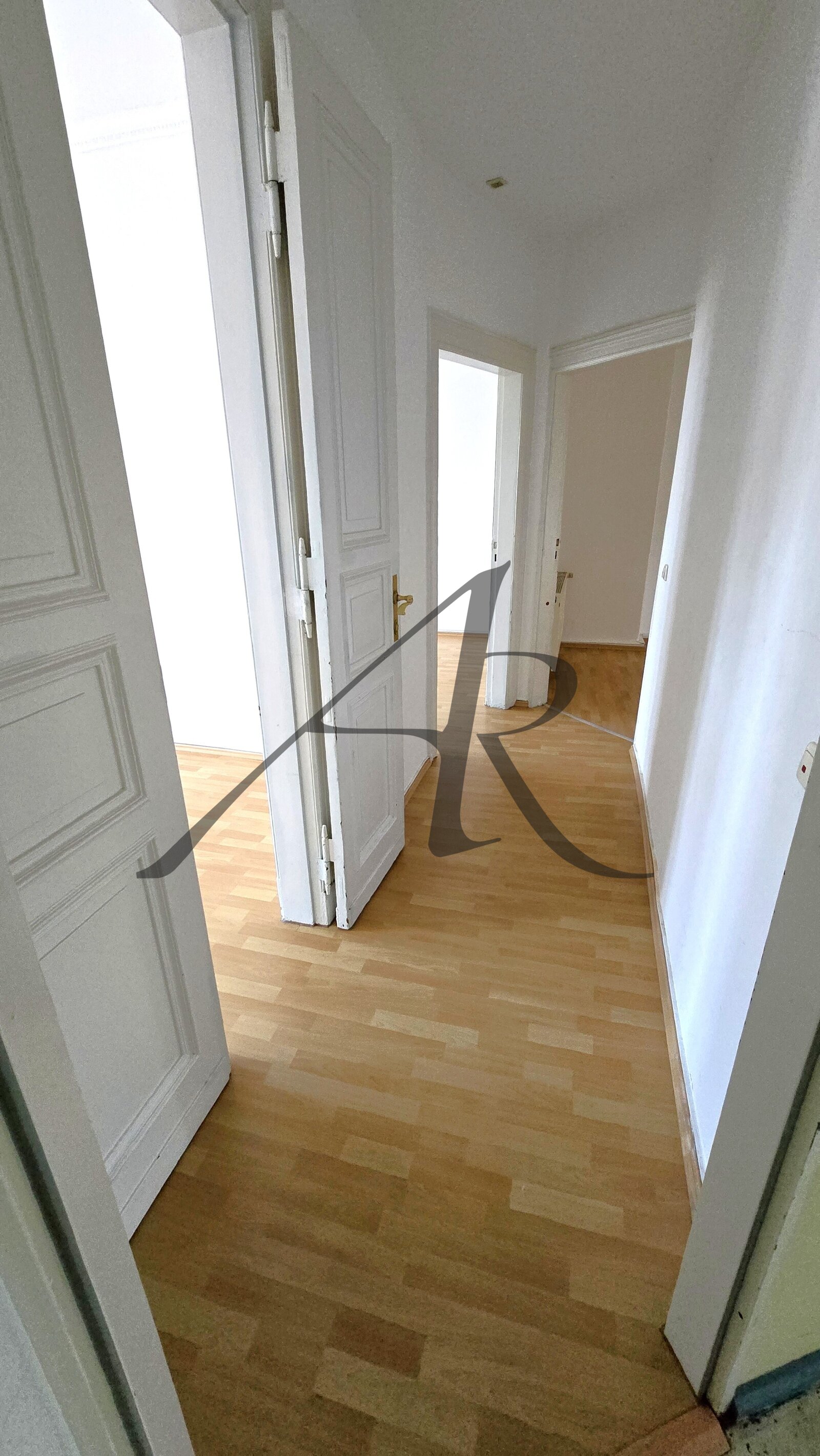 Schicke 4-Zimmer-Wohnung - Altbau in der Innenstadt Schicke 4-Zimmer-Wohnung - Altbau in der Innenstadt