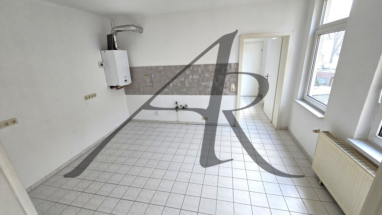 Schicke 4-Zimmer-Altbau-Wohnung in direkter Innenstadtlage Schicke 4-Zimmer-Altbau-Wohnung in direkter Innenstadtlage