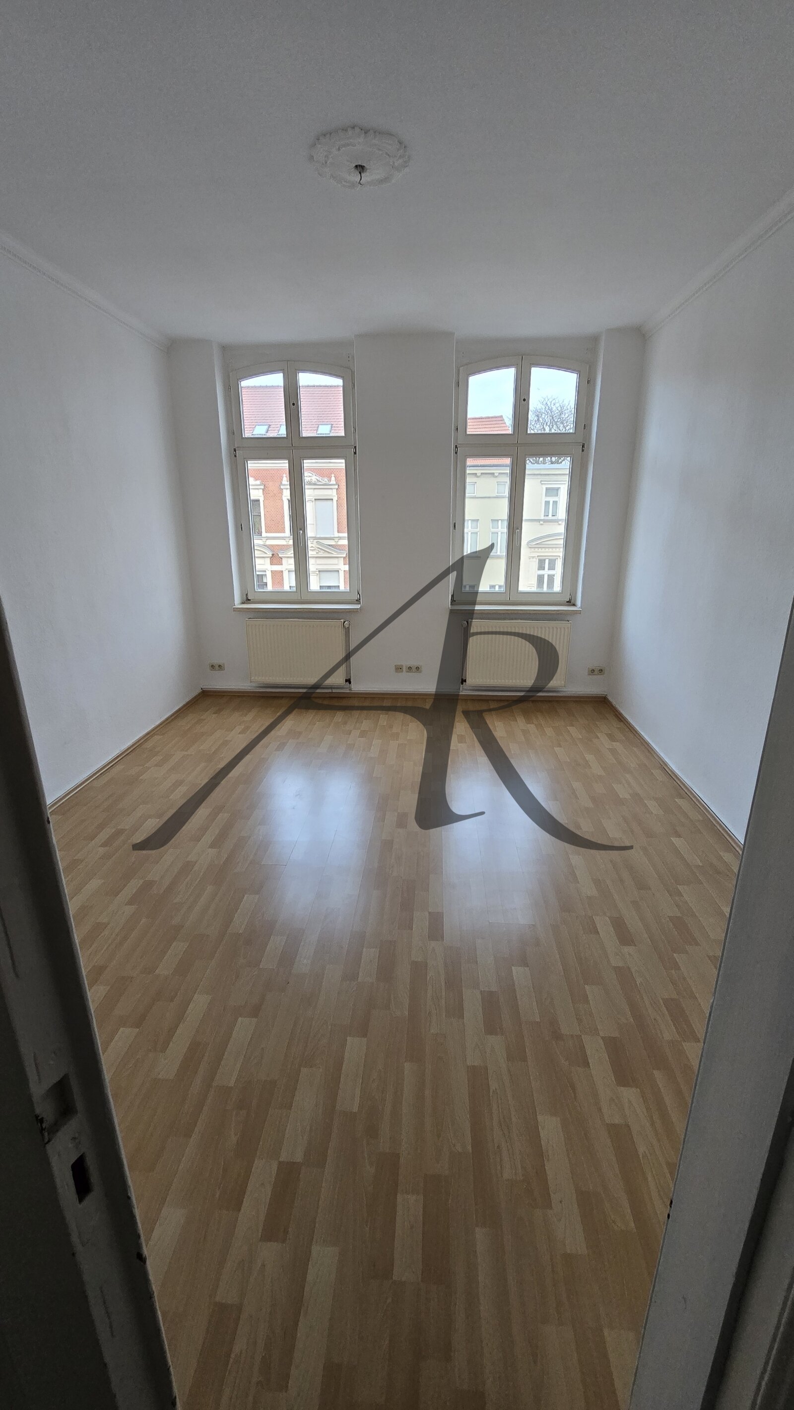 Schicke 4-Zimmer-Wohnung - Altbau in der Innenstadt Schicke 4-Zimmer-Wohnung - Altbau in der Innenstadt