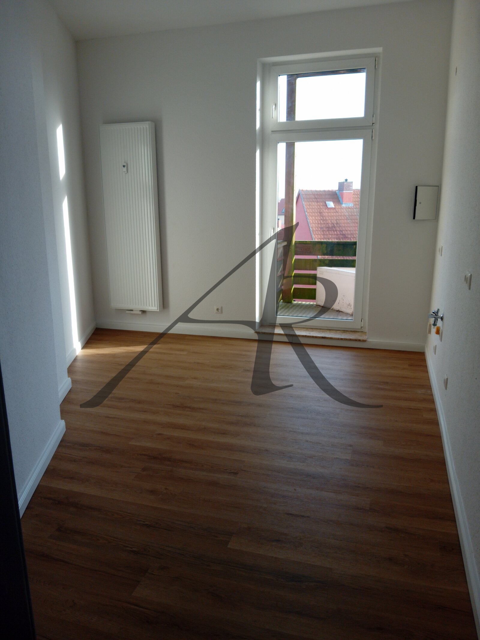 Erstbezug - schicke 4-Zimmer-Altbau-Wohnung mit Stuck, neues Bad, EBK möglich Erstbezug - schicke 4-Zimmer-Altbau-Wohnung mit Stuck, neues Bad, EBK möglich