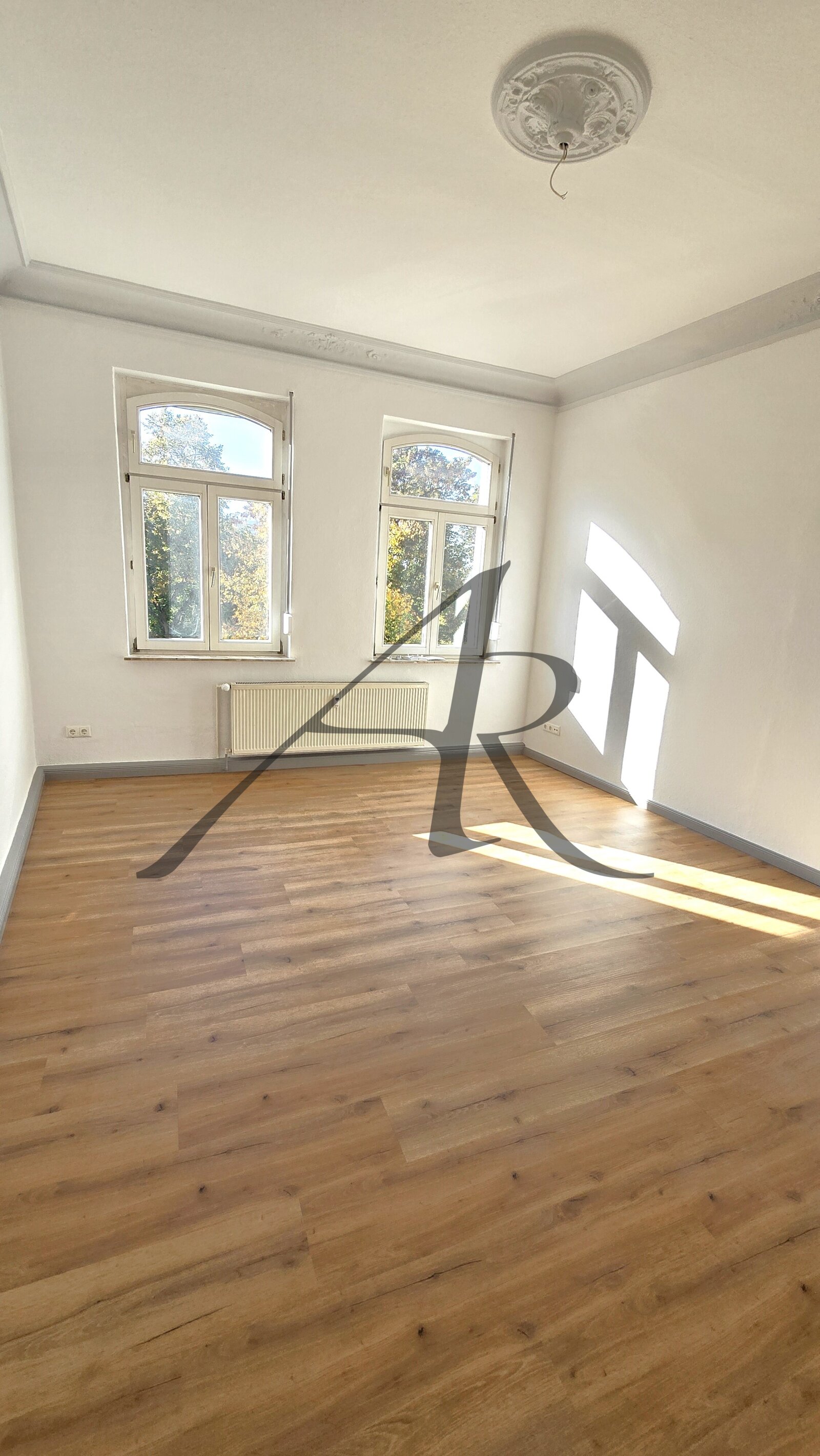 Erstbezug - schicke 4-Zimmer-Altbau-Wohnung mit neuem Bad - EBK möglich Erstbezug - schicke 4-Zimmer-Altbau-Wohnung mit neuem Bad - EBK möglich