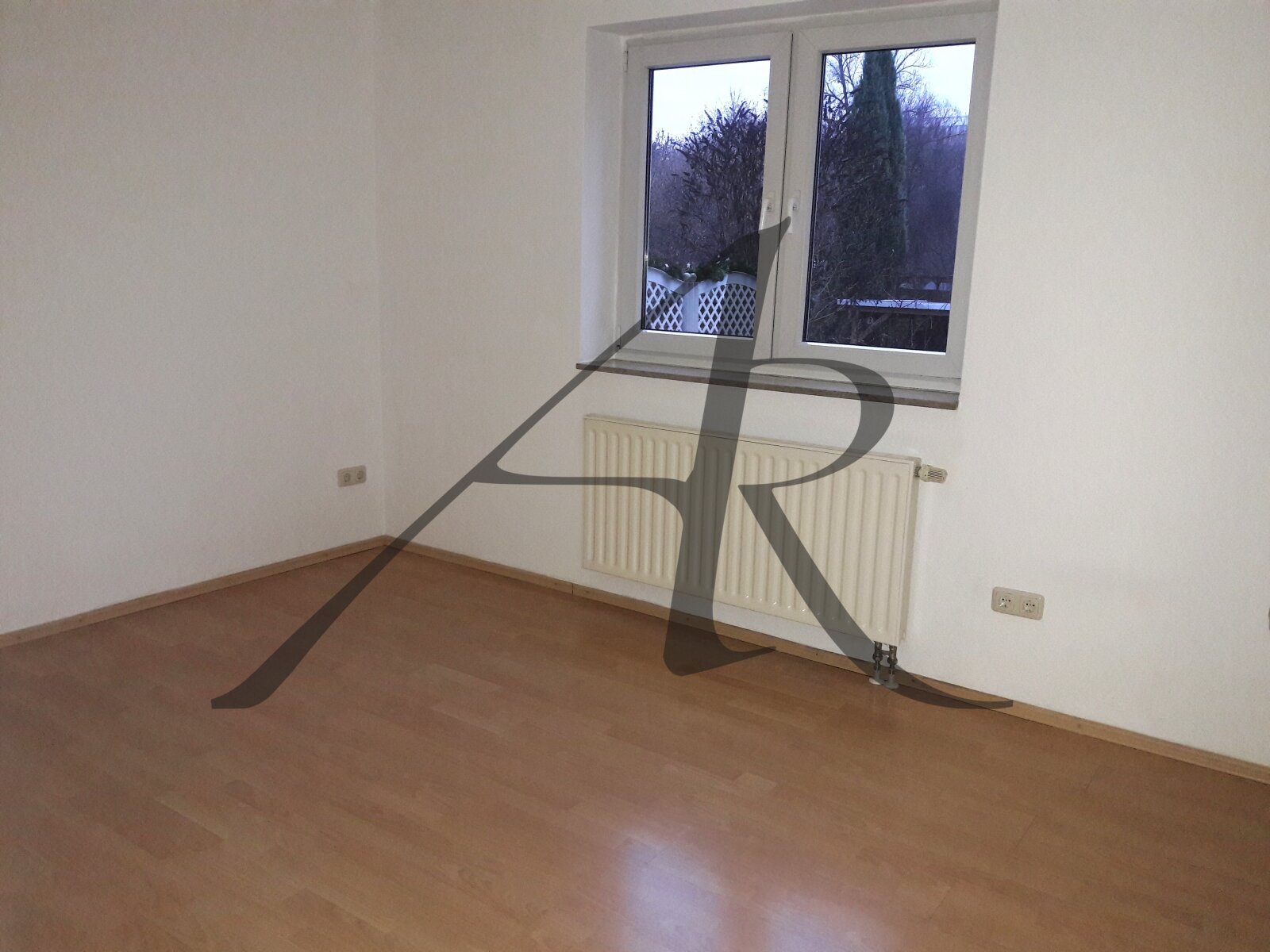 kleine 2-Zimmer-Wohnung mit Balkon und Einbauküche im Villenviertel kleine 2-Zimmer-Wohnung mit Balkon und Einbauküche im Villenviertel