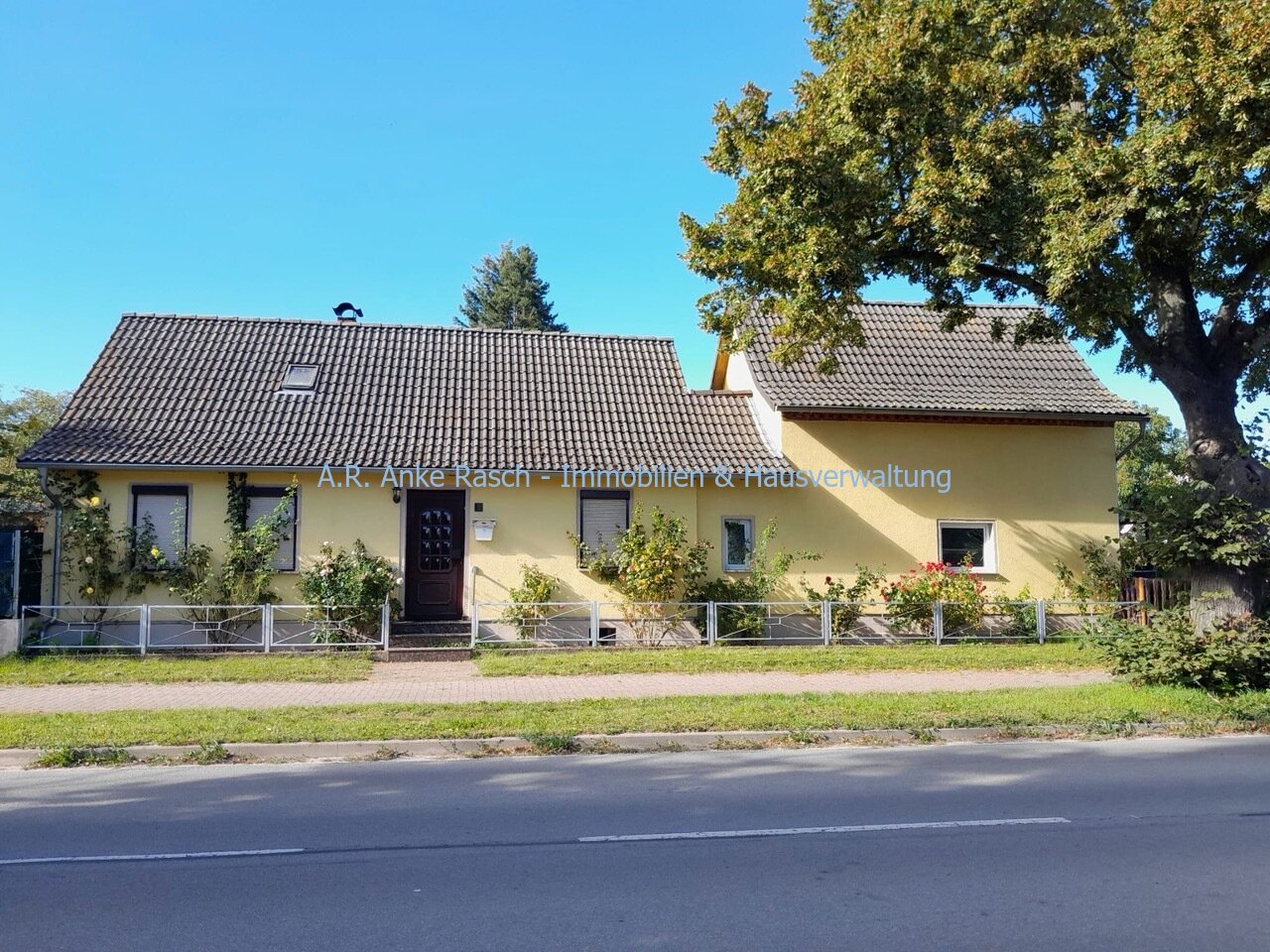 Monteurwohnung Monteurzimmer Gästewohnung Pension bis 16 Personen in der idyllischen Hafenstadt Tangermünde nahe Arneburg, Auffahrt vorhanden Monteurwohnung Monteurzimmer Gästewohnung Pension bis 16 Personen in der idyllischen Hafenstadt Tangermünde nahe Arneburg, Auffahrt vorhanden