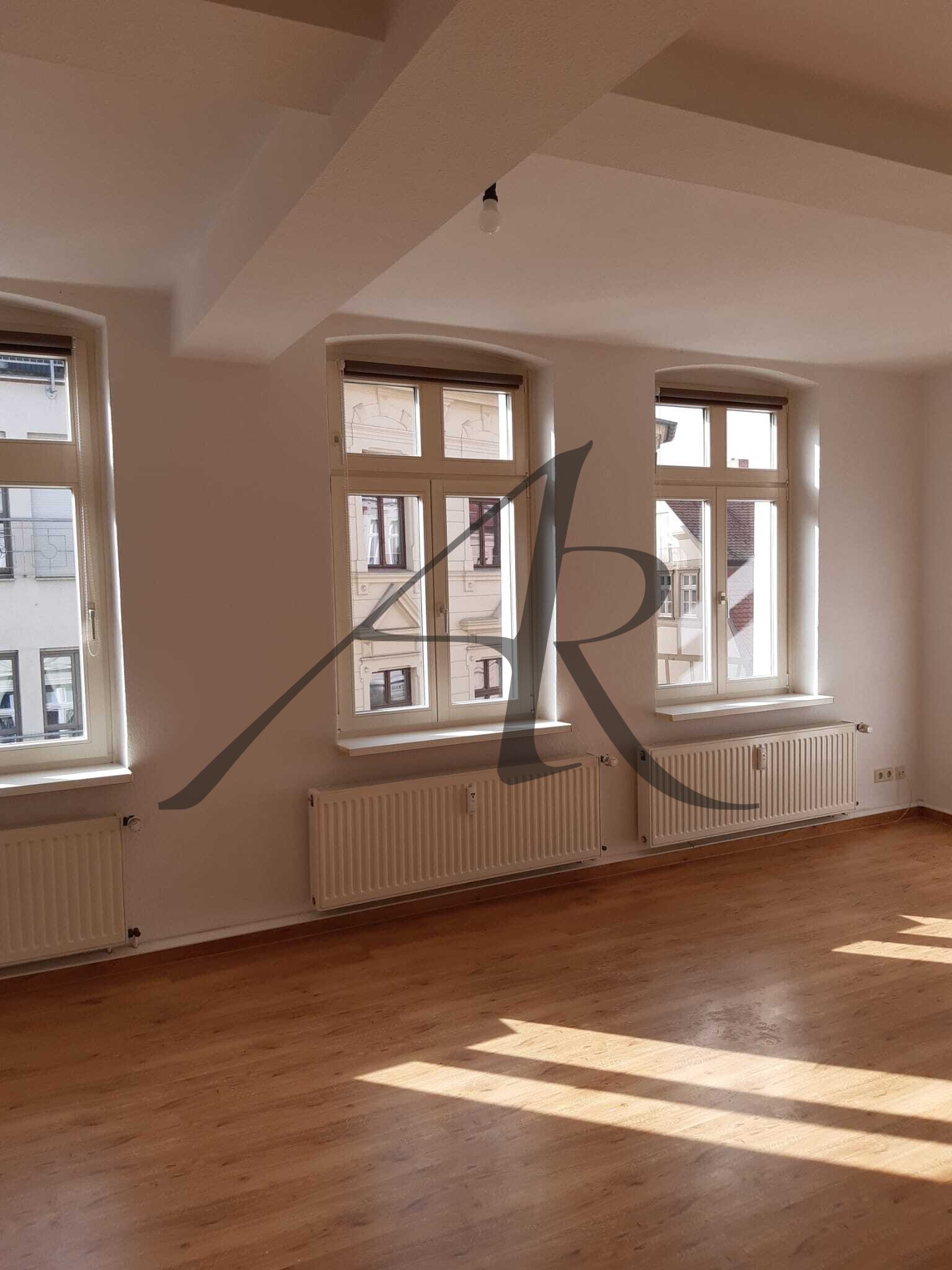 schicke 2-Zimmer-Wohnung mit Einbauküche und Stellplatz schicke 2-Zimmer-Wohnung mit Einbauküche und Stellplatz