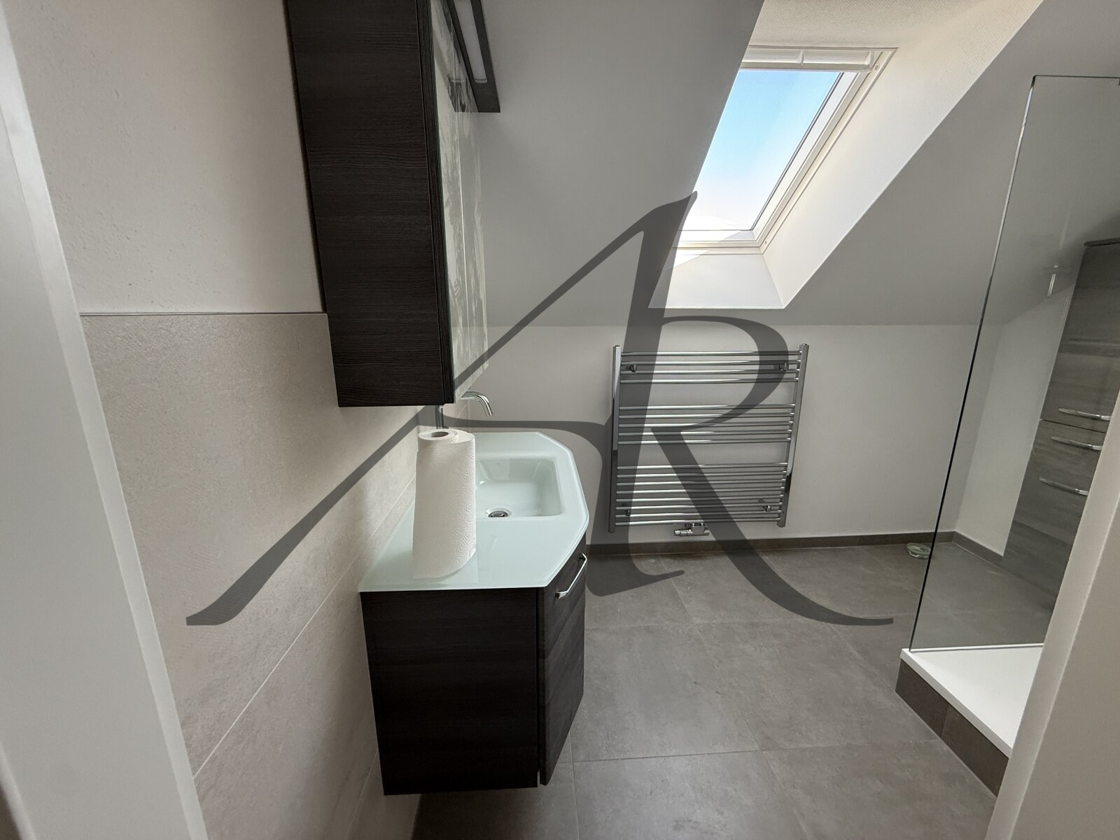 Erstbezug nach Sanierung - moderner Grundriss, schickes Bad, WC extra, AR Erstbezug nach Sanierung - moderner Grundriss, schickes Bad, WC extra, AR