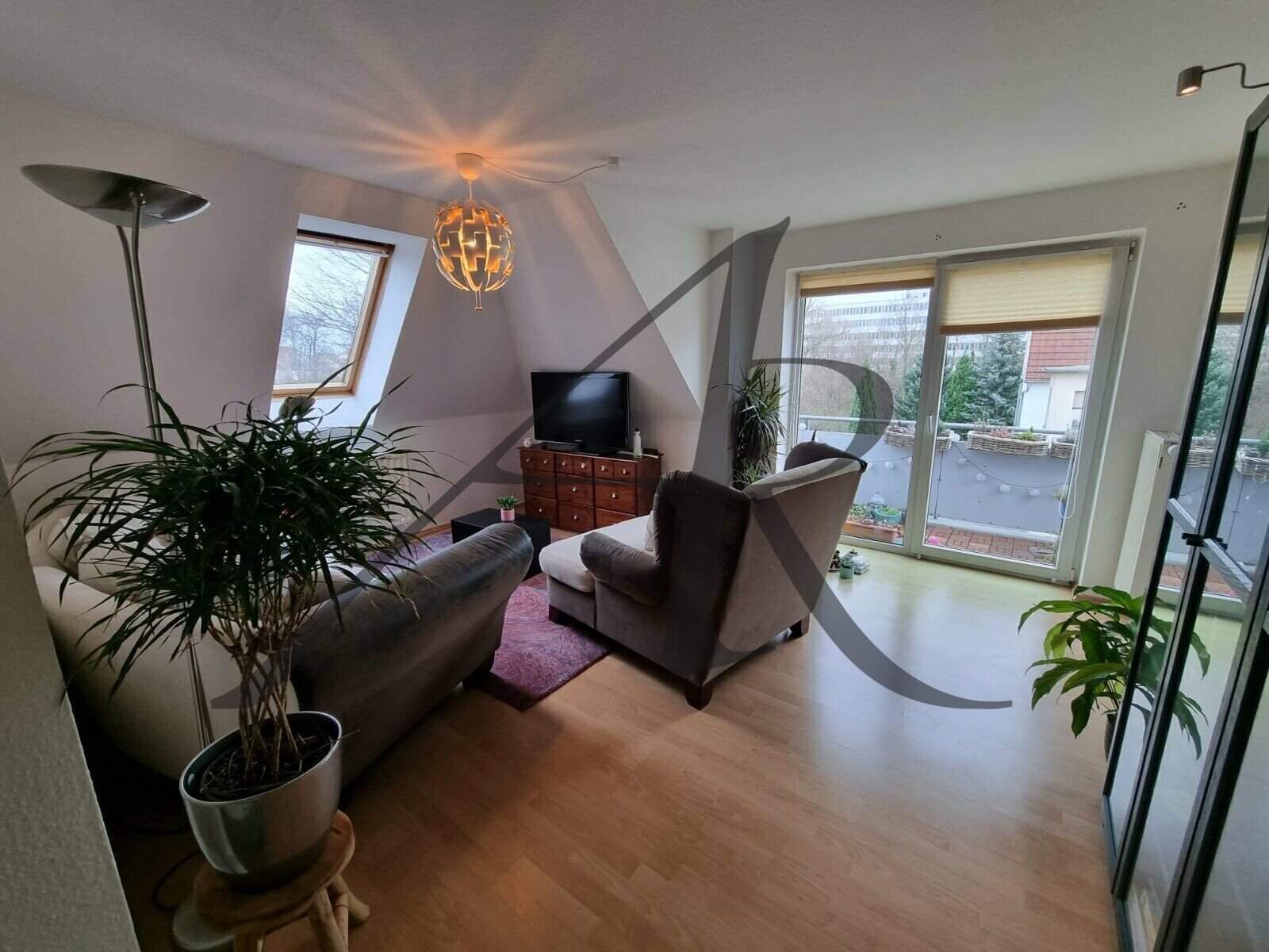 Schicke 3-Zimmer-Wohnung mit Balkon im Villenviertel Schicke 3-Zimmer-Wohnung mit Balkon im Villenviertel