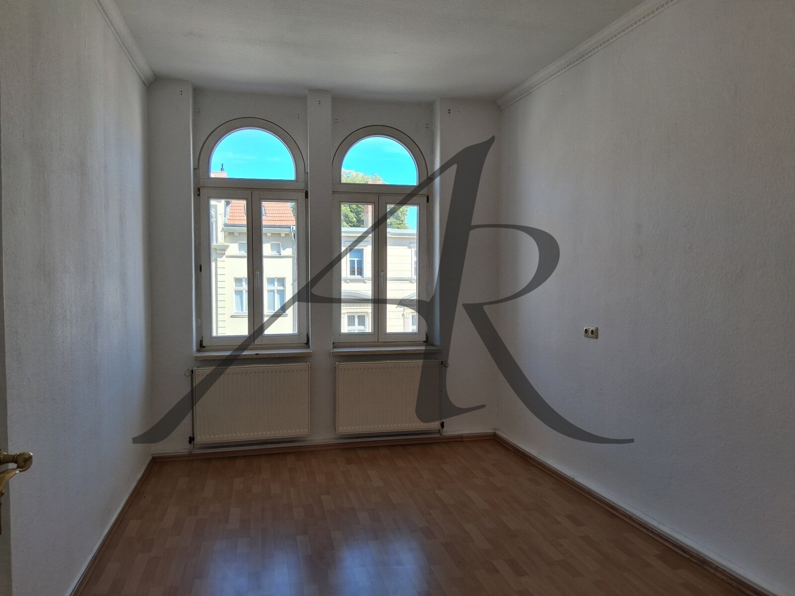 Schicke 4-Zimmer-Altbau-Wohnung in direkter Innenstadtlage Schicke 4-Zimmer-Altbau-Wohnung in direkter Innenstadtlage