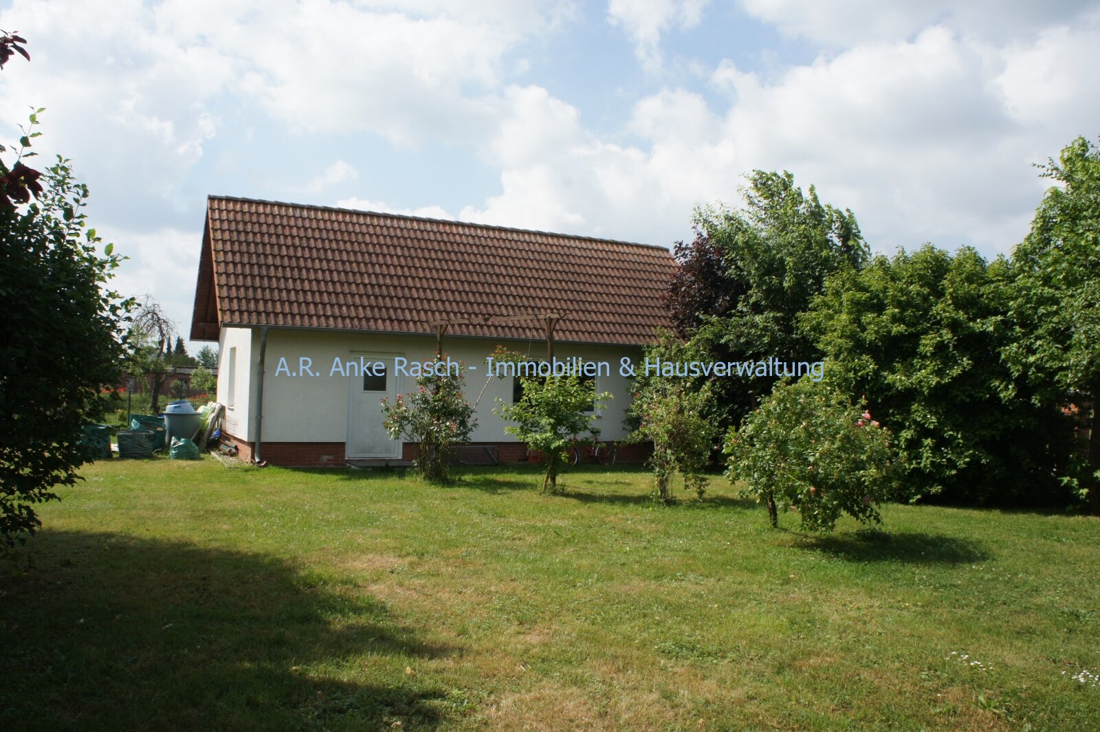 Garten mit Gerätehaus